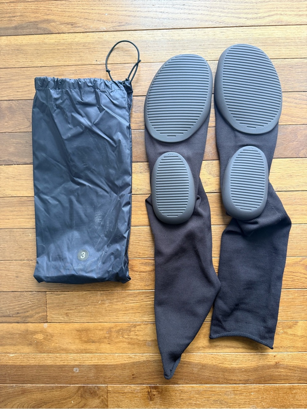 Yeezy YZY pods size 3 Brand new